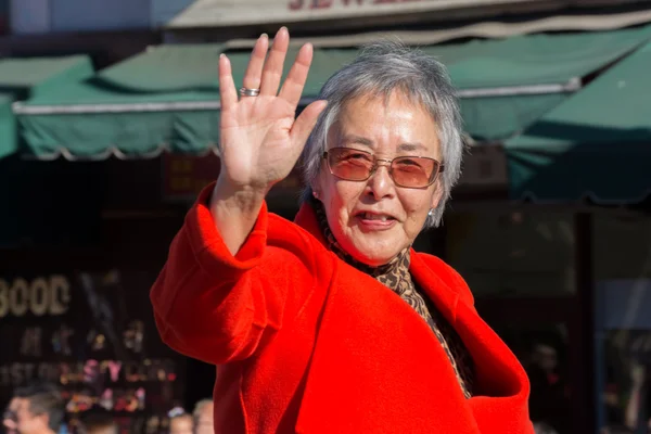 Senator Carol Liu, in the 115th Annual Golden Dragon Parade, Lun — Stock Photo, Image