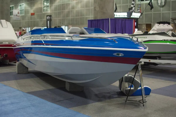 Barco en exhibición en el Salón Náutico de Los Ángeles el 7 de febrero de 2014 — Foto de Stock