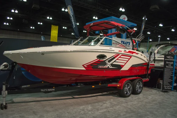 Barco em exposição no Los Angeles Boat Show em 7 de fevereiro de 2014 — Fotografia de Stock