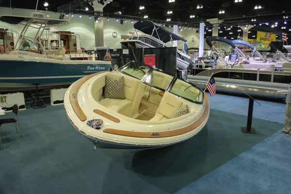 Лодка выставлена на лос-анджелесском Boat Show 7 февраля 2014 года — стоковое фото