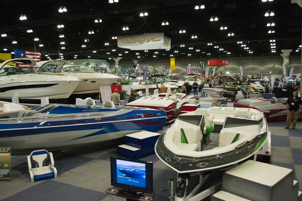 Barco en exhibición en el Salón Náutico de Los Ángeles el 7 de febrero de 2014 — Foto de Stock