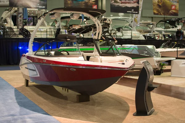 7 Şubat 2014 tarihinde los angeles boat Show'da sergilenen tekne — Stok fotoğraf