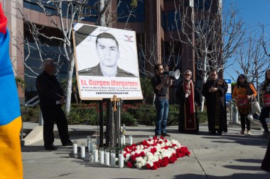 Azerbaycan Konsolosluğu bellekte protesto insanlar
