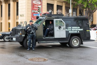 los angeles polis departament kurtarma kamyon sokakta park
