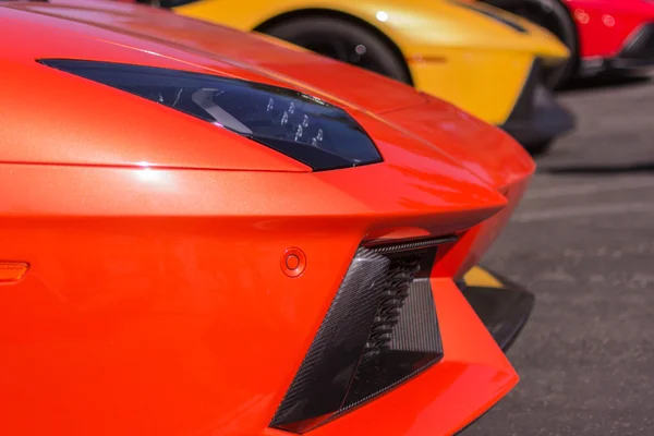 Pomarańczowy lamborghini na wystawie parking na Coroczne wydarzenie supe — Zdjęcie stockowe