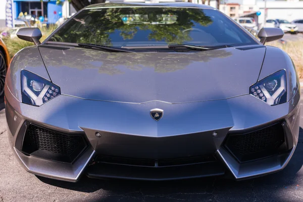 Grey Lamborghini no estacionamento da exposição em um evento anual Superc — Fotografia de Stock