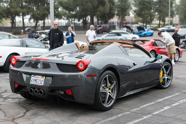 Ferrari på utställning på den årliga händelse superbil söndag ferrari dag — Stockfoto