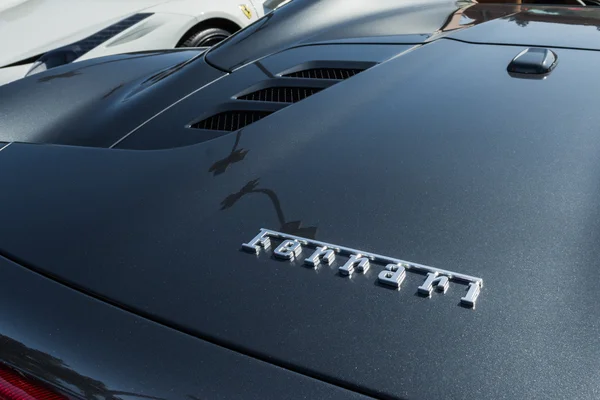 Ferrari auf der Ausstellung bei der jährlichen Veranstaltung Supercar Sunday Ferrari Day — Stockfoto