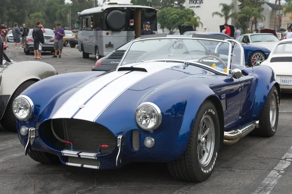 Shelby Cobra 427 на выставке на ежегодном мероприятии Supercar Sunday Ferrari Day — стоковое фото