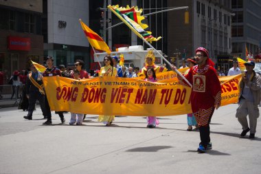 Tibetans Represented Tibet in the 20th International Cultures Parade in New York