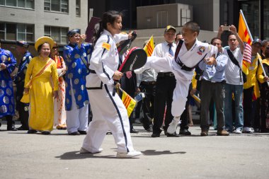 Tibetans Represented Tibet in the 20th International Cultures Parade in New York