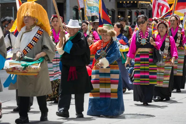 Tibetanen vertegenwoordigd tibet in de 20e internationale culturen pa — Stockfoto