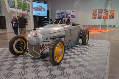 Las Vegas, ABD - 5 Kasım 2021: 1932 Ford Highboy Roadster by Chip Foose SEMA Show 'da sergilendi