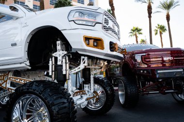 Las Vegas, ABD - 5 Kasım 2021: RAM 2500 Limited Longhorn en büyük kamyon SEMA Show 'da sergilendi
