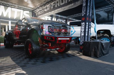 Las Vegas, ABD - 5 Kasım 2021: Ford F-450 en büyük kamyon SEMA Show 'da sergilendi