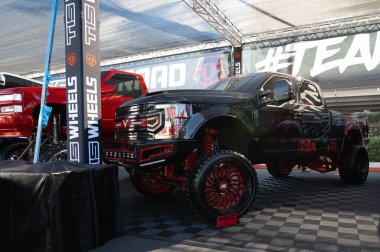 Las Vegas, ABD - 5 Kasım 2021: Ford F-250 en büyük kamyon SEMA Show 'da sergilendi