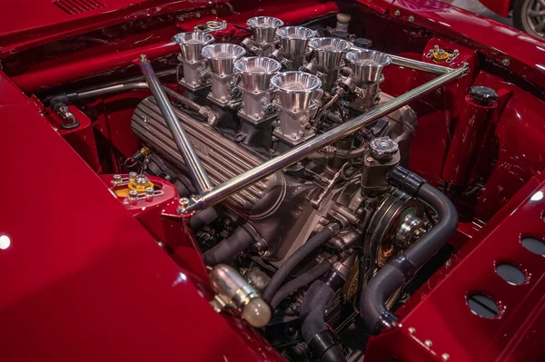 Las Vegas, ABD - 5 Kasım 2021: 1973 Nissan Datsun 240Z İnşaatçılar Savaşı sırasında SEMA Show 'da sergilendi.