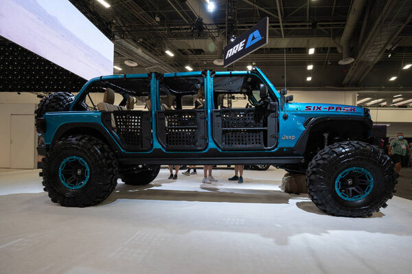 Лас Вегас, США - 4 ноября 2021 года: Mojito 6-Door JL Wrangler Rubicon на выставке SEMA.
