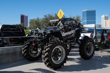 Las Vegas, ABD - 4 Kasım 2021: Polaris arabası SEMA Show 'da sergilendi.