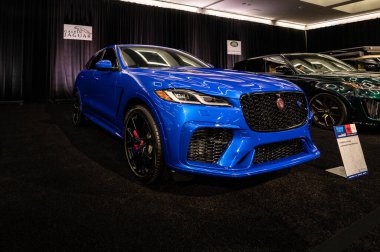 Los Angeles - ABD - 17 Kasım 2021 Jaguar F-Pace SVR Los Angeles Otomobil Fuarı 'nda sergilendi.