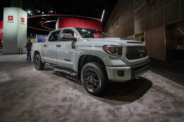 Los Angeles - ABD - 17 Kasım 2021: Toyota Tundra Los Angeles Otomobil Fuarı 'nda sergilendi.