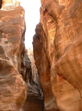 Petra içinde geçit