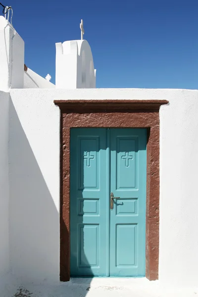 Turkuaz kapı ile kahverengi çerçeveleme — Stok fotoğraf