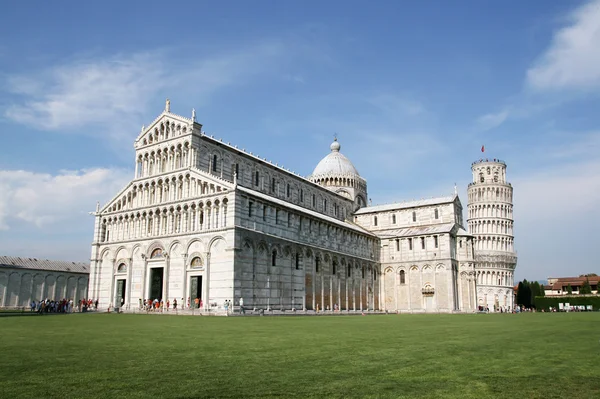 Katedralen och tornet pisa — Stockfoto