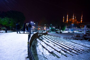 Mavi Cami Gecesi ve Karlı