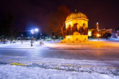 Mavi Cami Gecesi ve Karlı