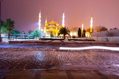 Mavi Cami Gecesi ve Karlı