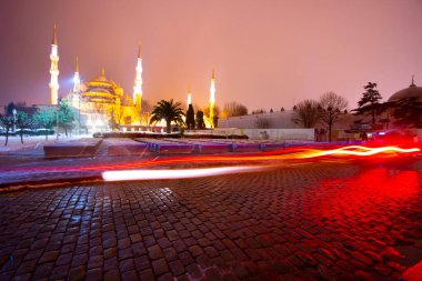 Mavi Cami Gecesi ve Karlı