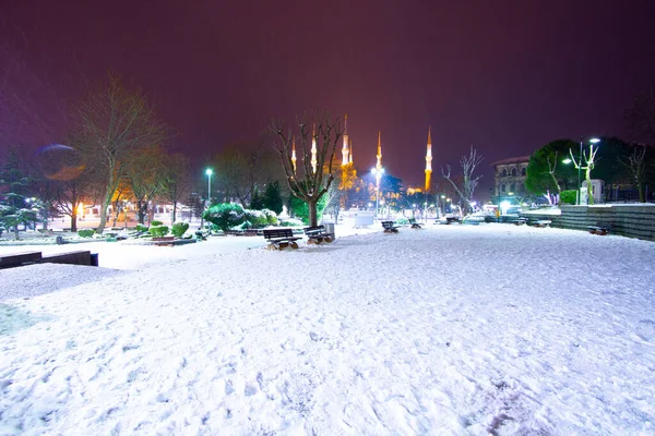 Ночь Голубой Мечети Снег — стоковое фото