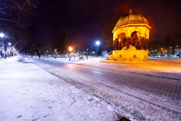 Blå Moskén Natt Och Snö — Stockfoto