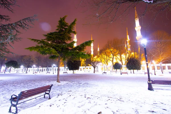 Blå Moskén Natt Och Snö — Stockfoto