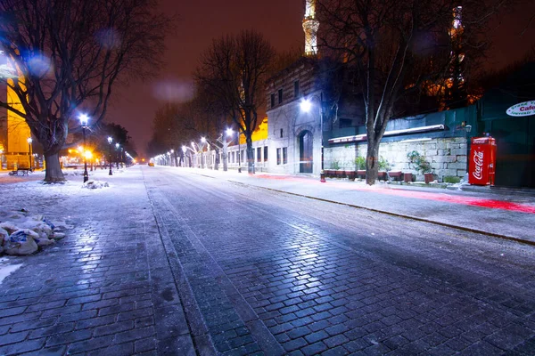 Mavi Cami Gecesi ve Karlı