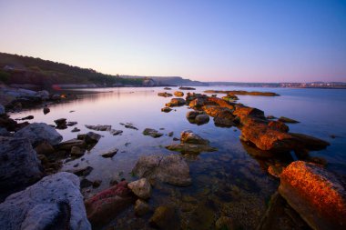 Kocaeli 'nin Kefken ilçesinin kıyılarındaki farklı kaya yapıları.