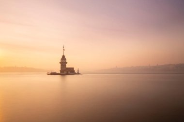 Bakire Kulesi dünyanın en çok fotoğraflanan yapısıdır. Uzun pozlama tekniğiyle fotoğraflanmıştır..
