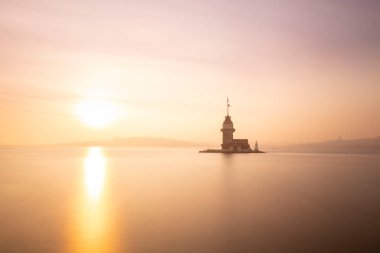 Bakire Kulesi dünyanın en çok fotoğraflanan yapısıdır. Uzun pozlama tekniğiyle fotoğraflanmıştır..