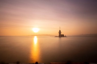 Bakire Kulesi dünyanın en çok fotoğraflanan yapısıdır. Uzun pozlama tekniğiyle fotoğraflanmıştır..