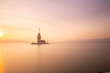 Bakire Kulesi dünyanın en çok fotoğraflanan yapısıdır. Uzun pozlama tekniğiyle fotoğraflanmıştır..