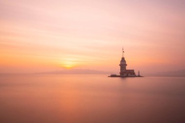 Bakire Kulesi dünyanın en çok fotoğraflanan yapısıdır. Uzun pozlama tekniğiyle fotoğraflanmıştır..