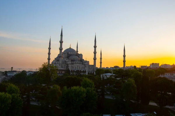 ブルー モスク スルタンアフメット Camii ボスポラス海峡とイスタンブール トルコのアジア側スカイライン — ストック写真