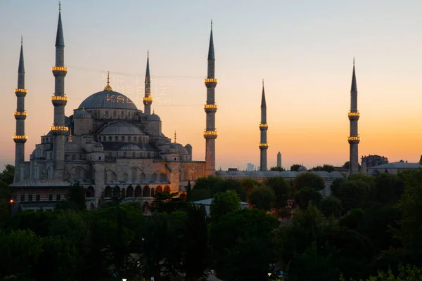 蓝色清真寺 清真寺耶希尔 博斯普鲁斯海峡和亚洲侧面天际线 伊斯坦布尔 土耳其 — 图库照片