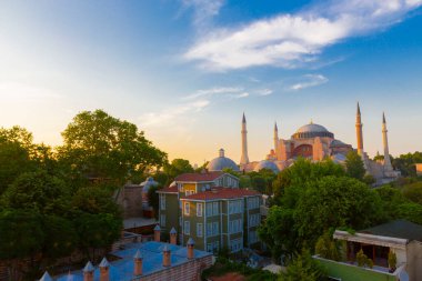 İstanbul 'da Ayasofya' nın güzel manzarası, gün batımında Türkiye 'nin tepesinden