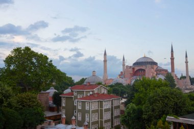 İstanbul 'da Ayasofya' nın güzel manzarası, gün batımında Türkiye 'nin tepesinden