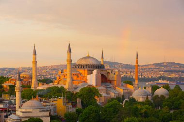 İstanbul 'da Ayasofya' nın güzel manzarası, gün batımında Türkiye 'nin tepesinden