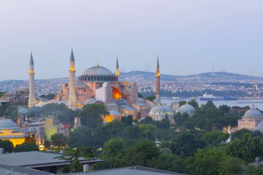 İstanbul 'da Ayasofya' nın güzel manzarası, gün batımında Türkiye 'nin tepesinden