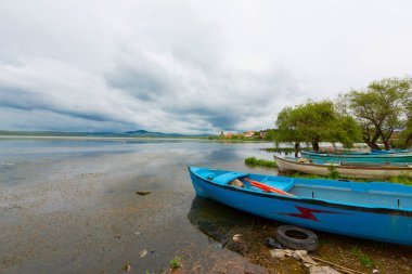 Türkiye 'nin Golyazi Köyünde balıkçı teknesi