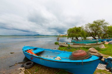Türkiye 'nin Golyazi Köyünde balıkçı teknesi